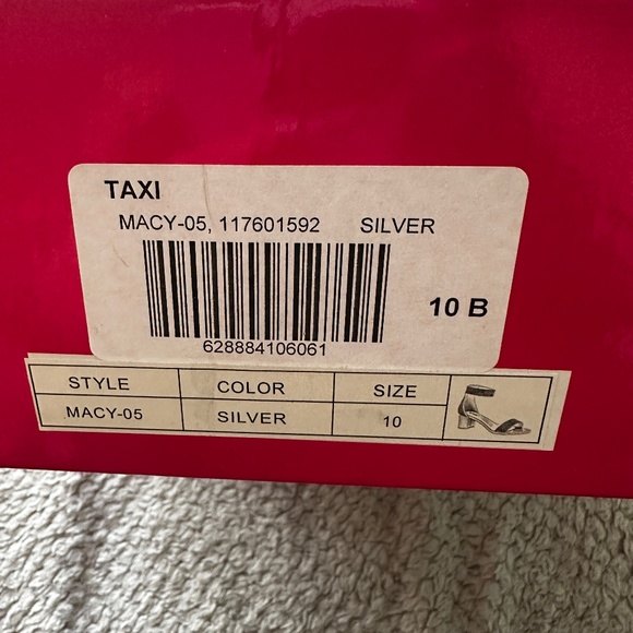 Elegant Silver Women's Sandals - Picture 3 of 11